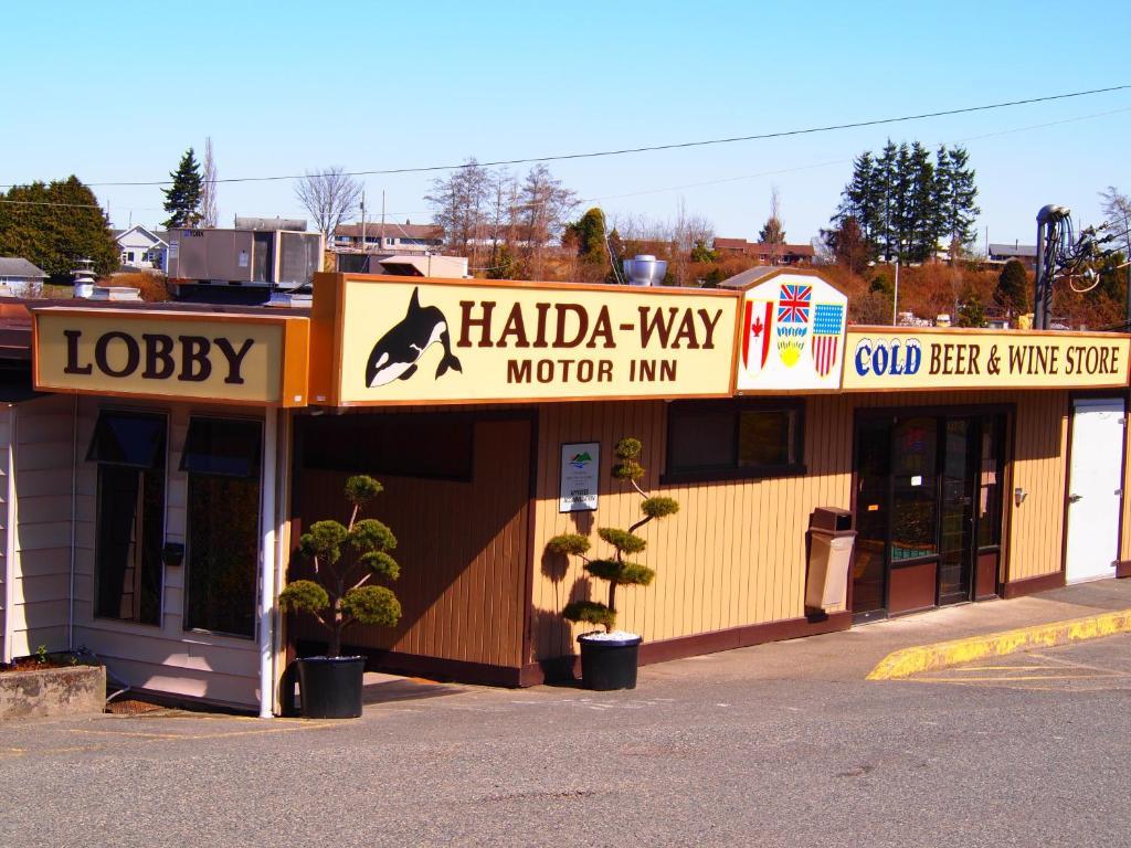 Haida Way Motor Inn Port McNeill Exterior foto