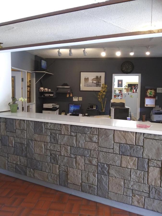 Haida Way Motor Inn Port McNeill Exterior foto