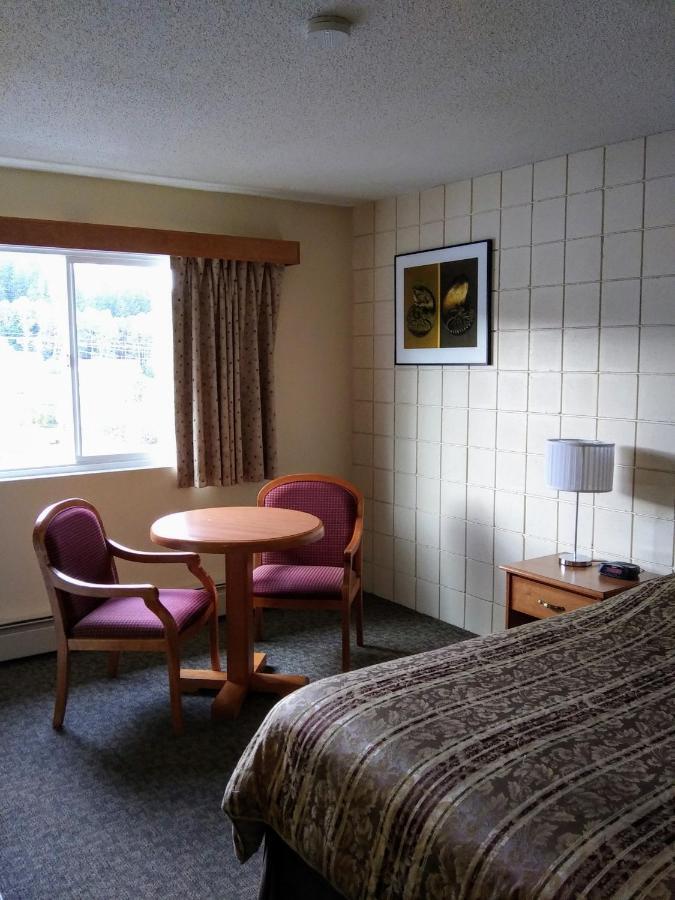 Haida Way Motor Inn Port McNeill Exterior foto